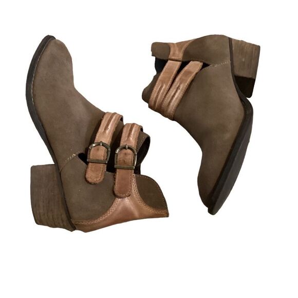 Steve Madden Raskal Suede women's bootie boots buckle 8 - Picture 5 of 11